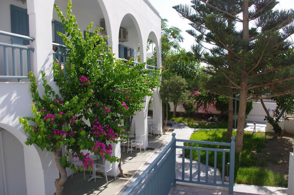 Iris Boutique Hotel Kamari  Bagian luar foto