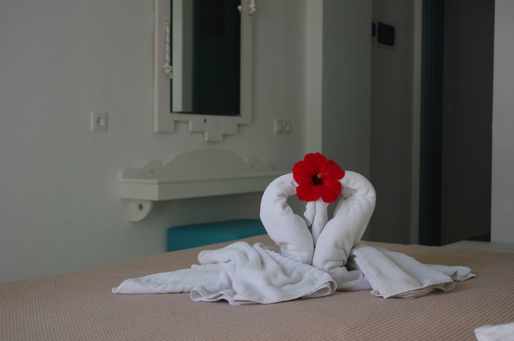 Iris Boutique Hotel Kamari  Bagian luar foto