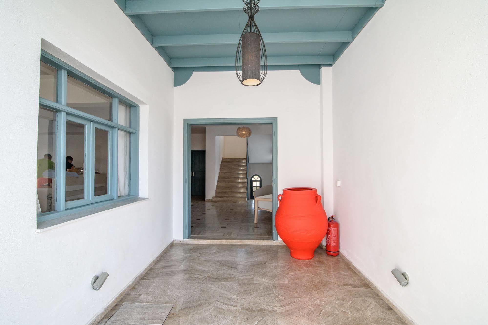 Iris Boutique Hotel Kamari  Bagian luar foto