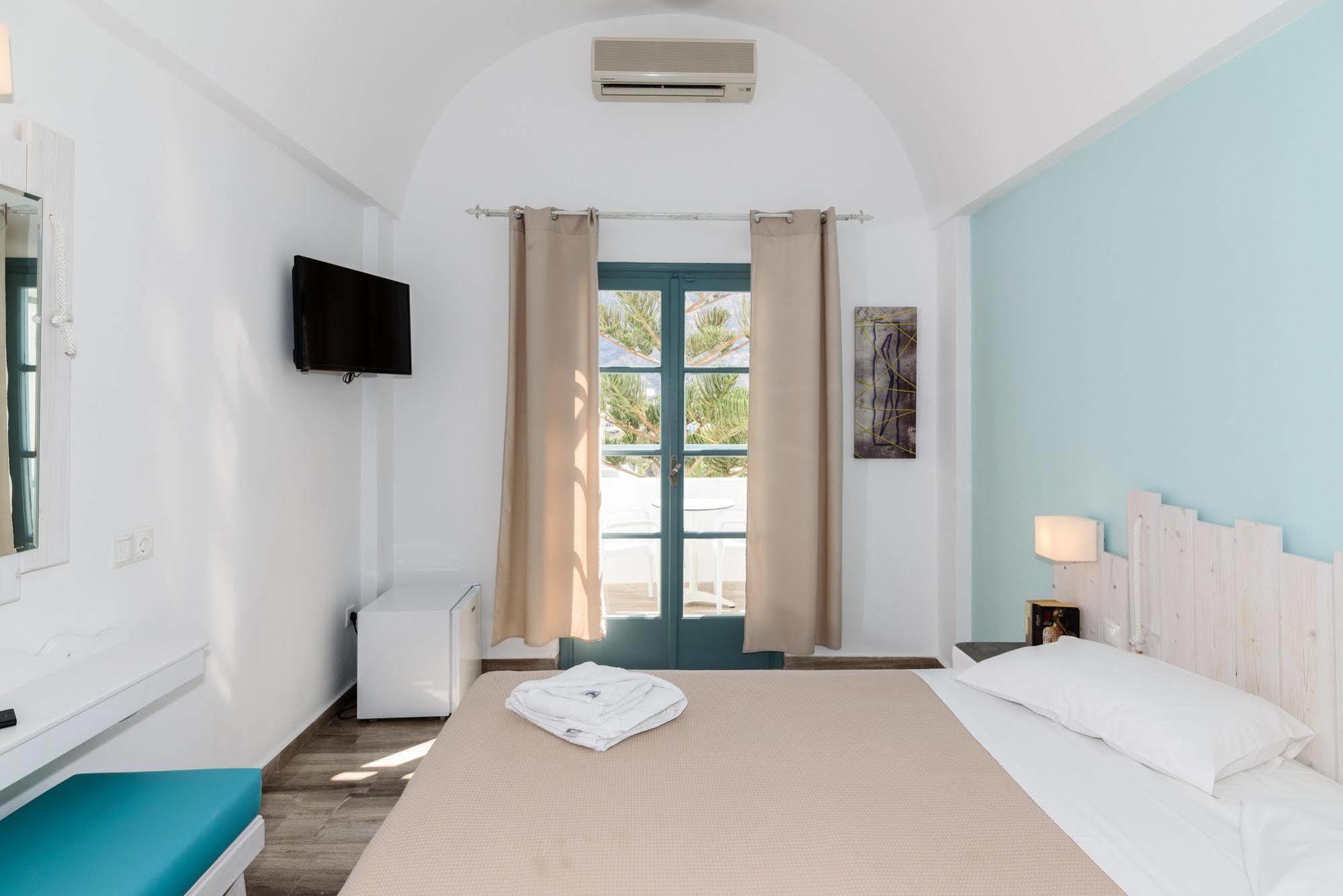 Iris Boutique Hotel Kamari  Bagian luar foto