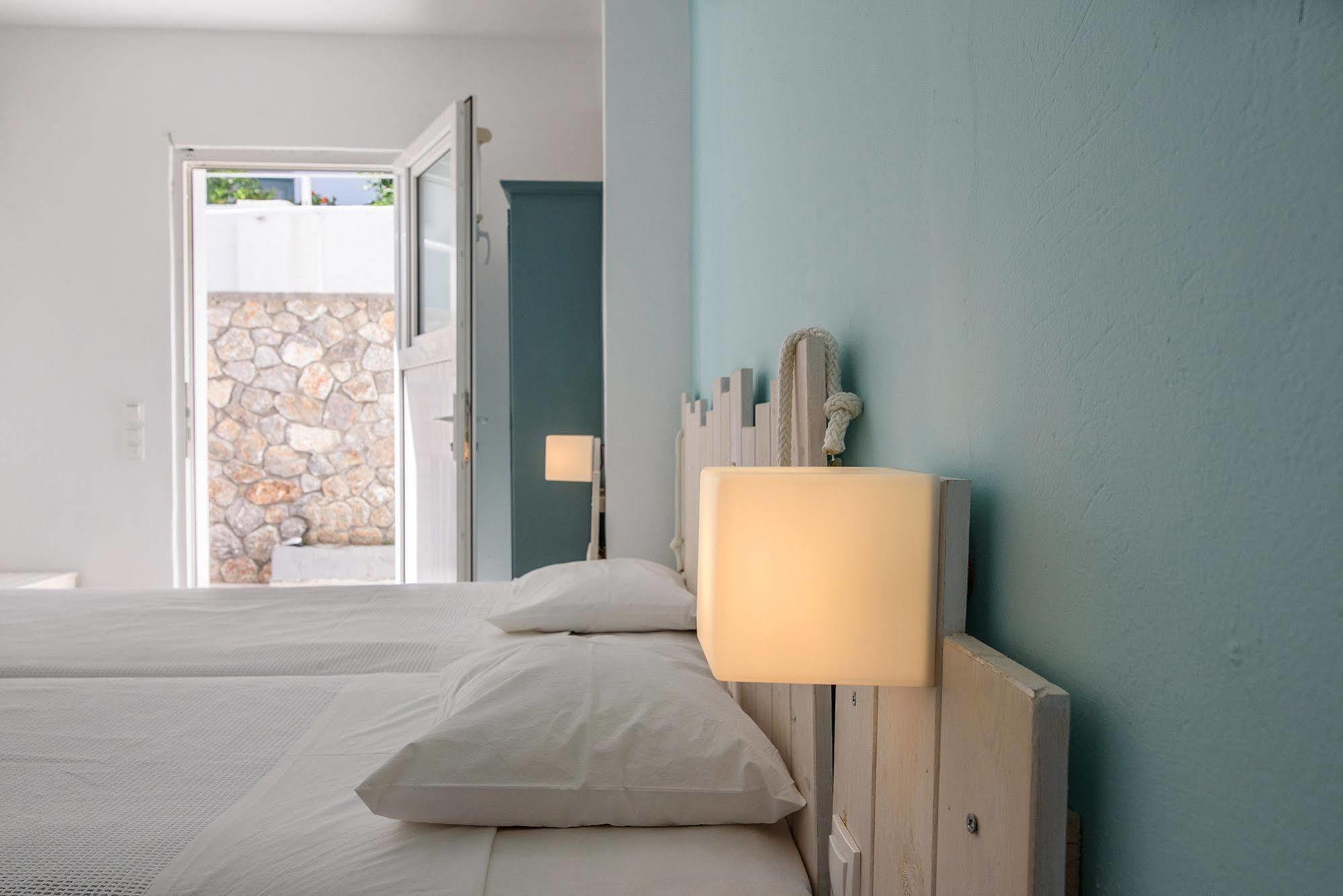 Iris Boutique Hotel Kamari  Bagian luar foto