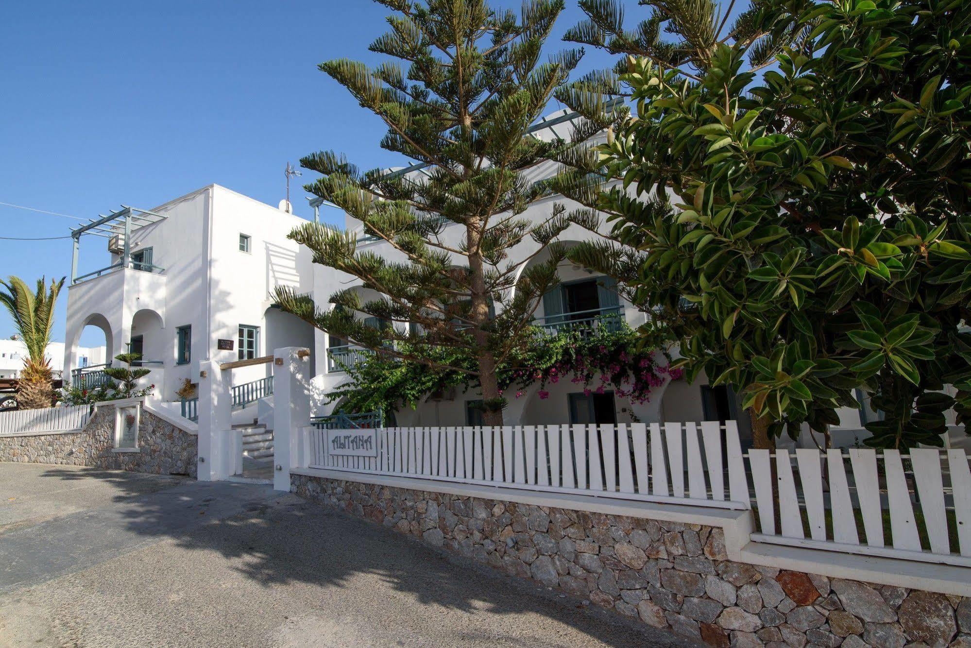 Iris Boutique Hotel Kamari  Bagian luar foto