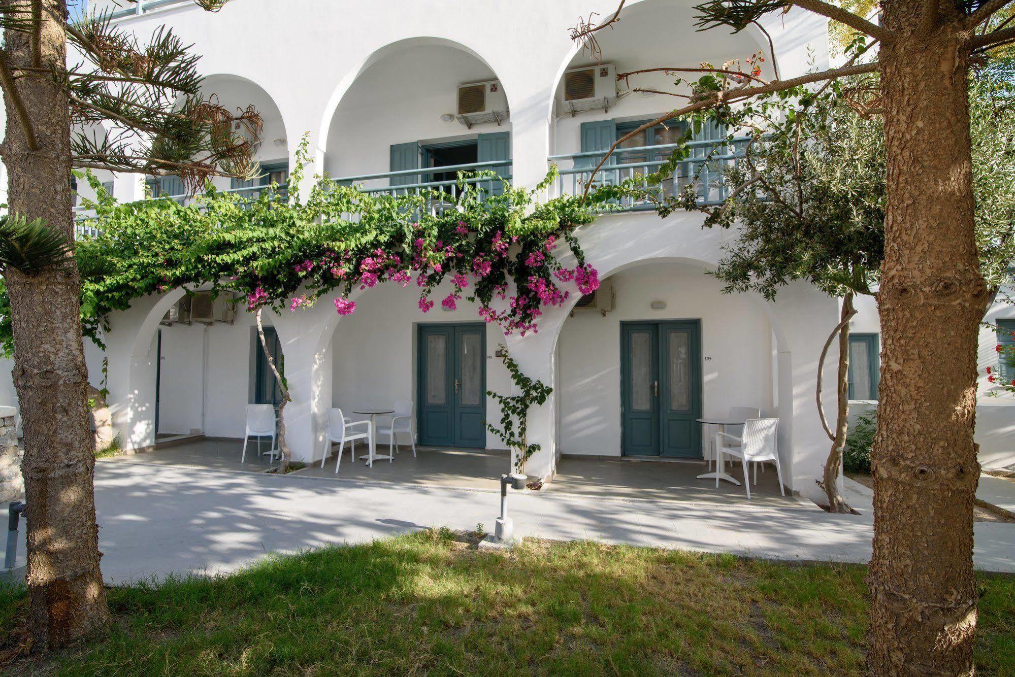 Iris Boutique Hotel Kamari  Bagian luar foto