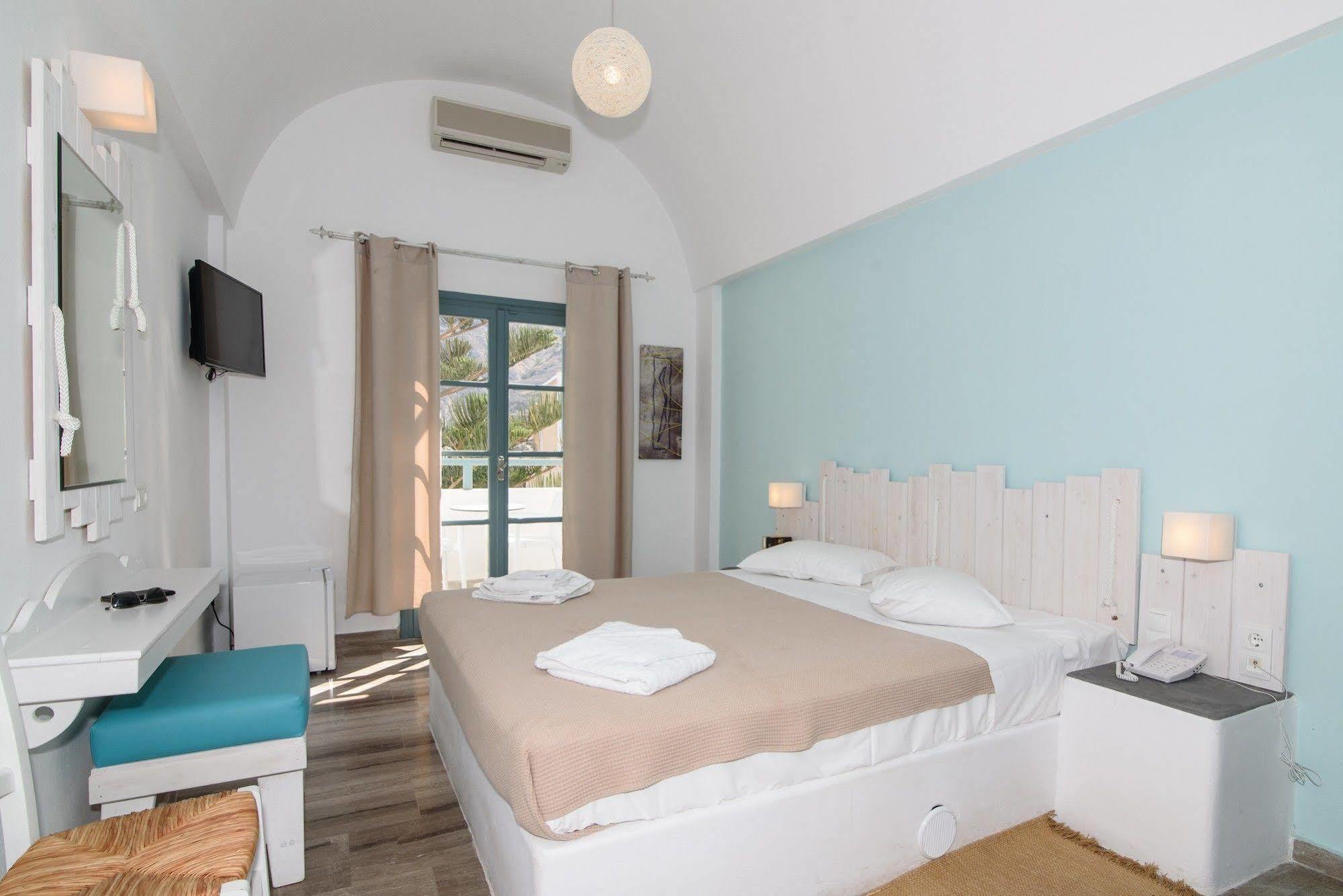 Iris Boutique Hotel Kamari  Bagian luar foto