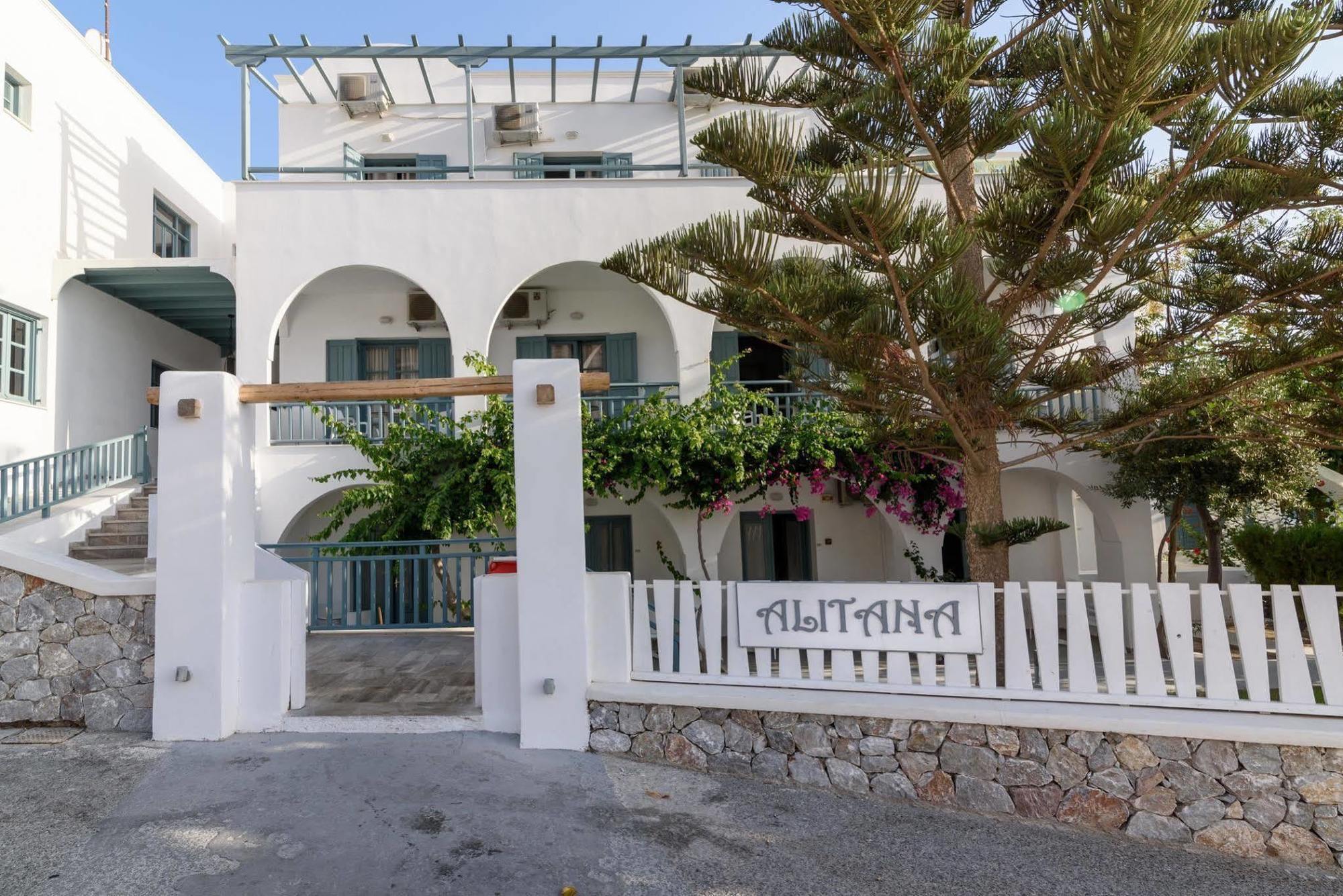 Iris Boutique Hotel Kamari  Bagian luar foto