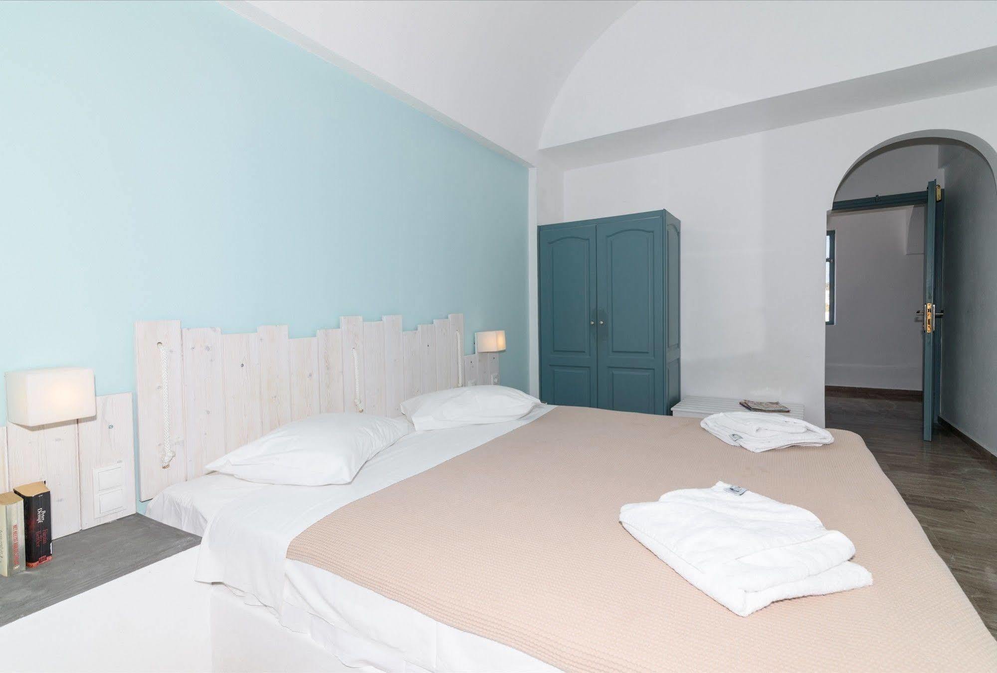 Iris Boutique Hotel Kamari  Bagian luar foto