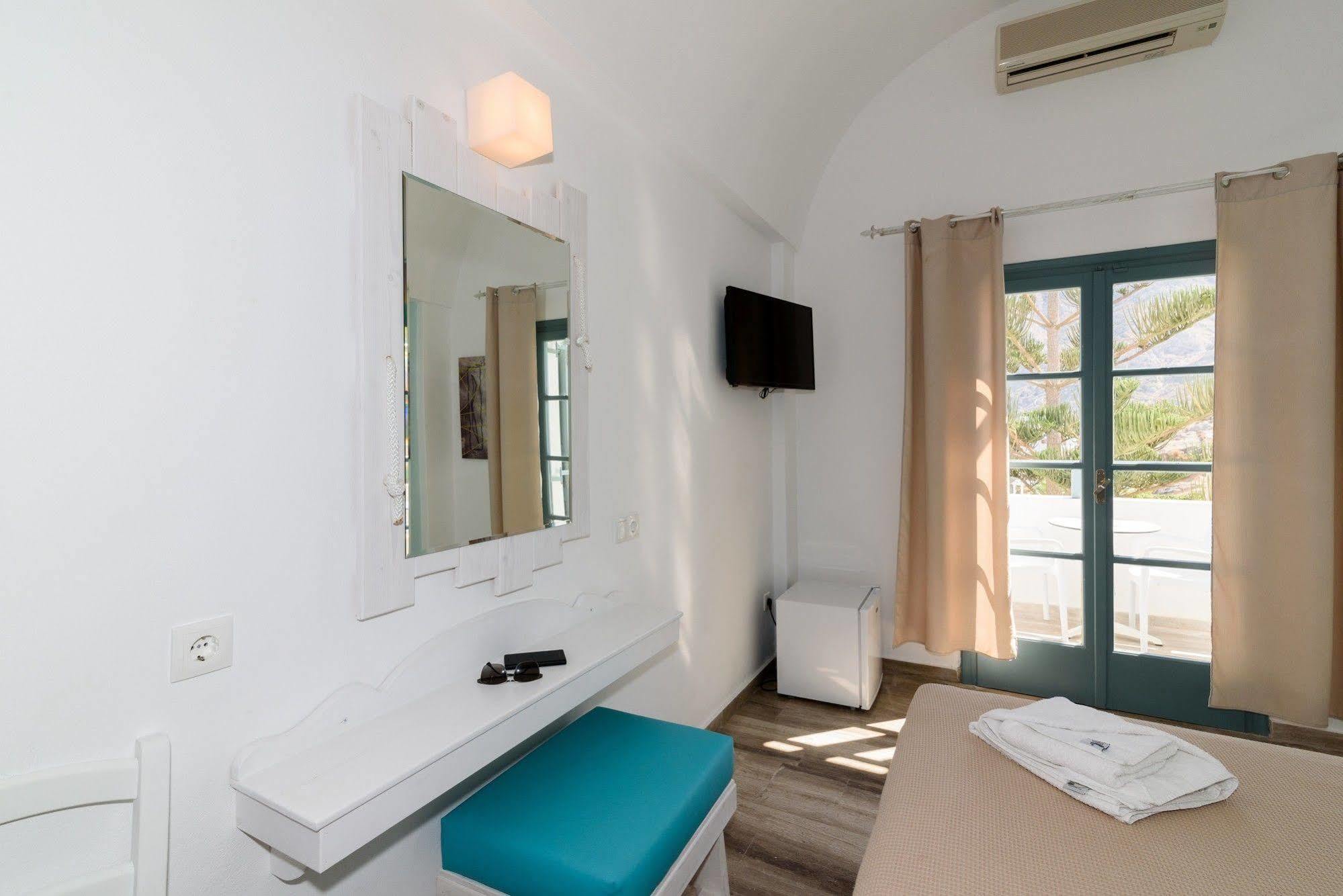Iris Boutique Hotel Kamari  Bagian luar foto